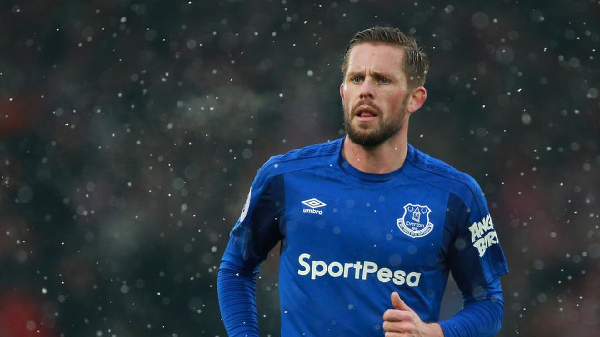 爱游戏登录入口-赛季末，他在比赛最后几秒投中“惊天远投”，带领球队逆袭成功！